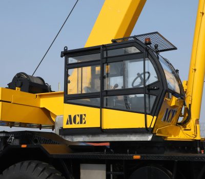 Detailed view of ACE 40XW mobile crane in Faridabad, highlighting its hydraulic system.